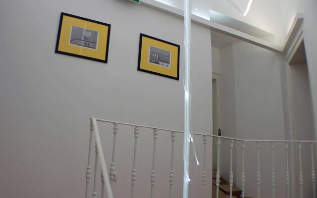 The Elevator Hostel Лиссабон вид на фасад