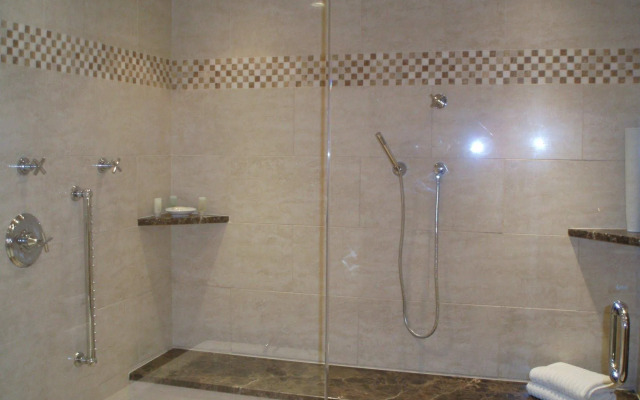The Cincinnatian Hotel Curio Collection by Hilton