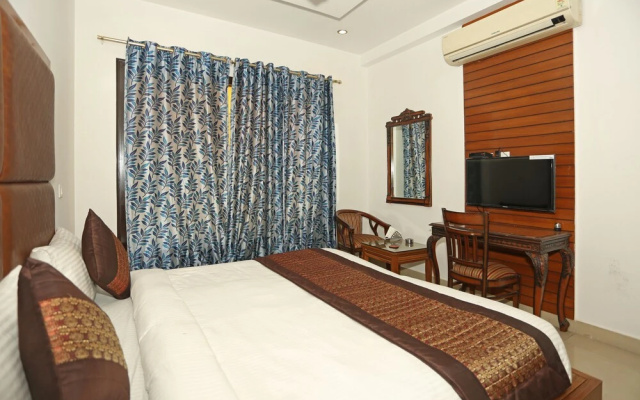 OYO 8337 DLF Phase 4
