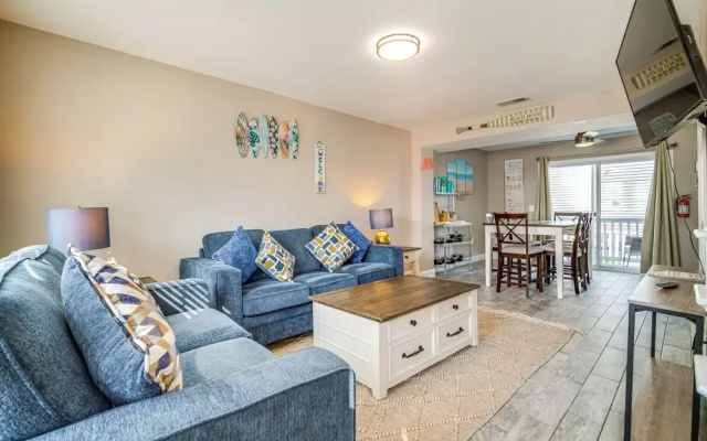 Bright Brigantine Townhome: Steps to Beach Access!