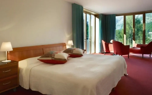 Hotel S
