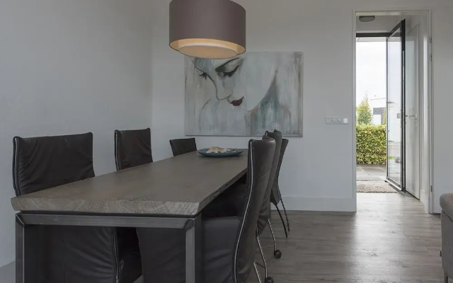Luxury Villa With Private Jetty in Quiet Park