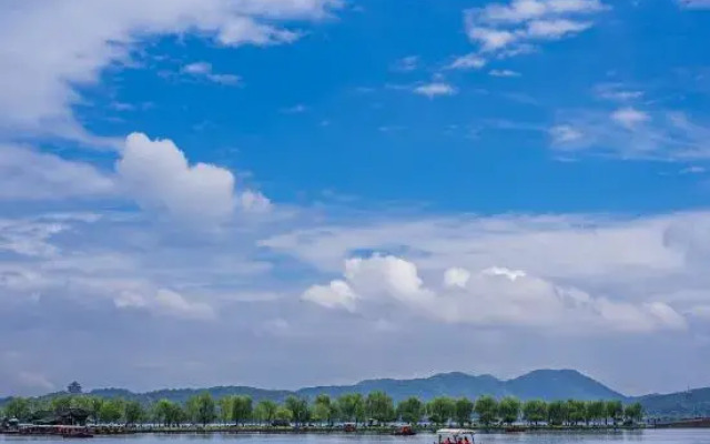 Yinyue Time Homestay (Xihu Scenic Area)