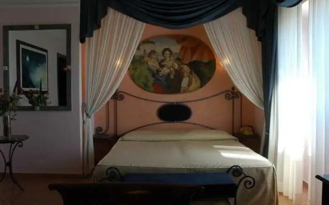 Emmaus Hotel