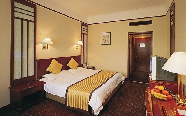 Yuanzheng Lingfeng Hotel