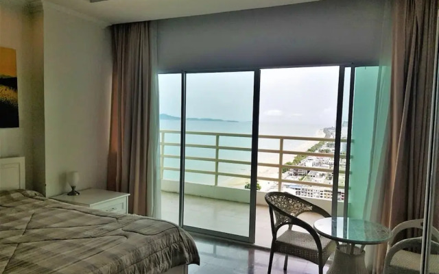 30th Floor Beach Condo With Stunning sea Views