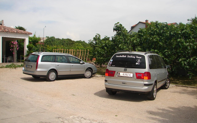 Studio apartment Port - great loaction and free parking: SA3 Murter, Island Murter