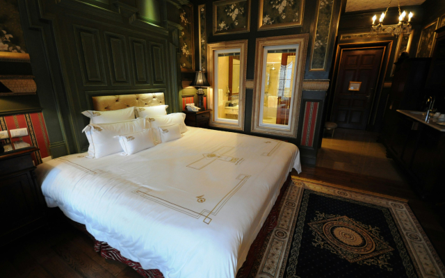 The Old England Manor