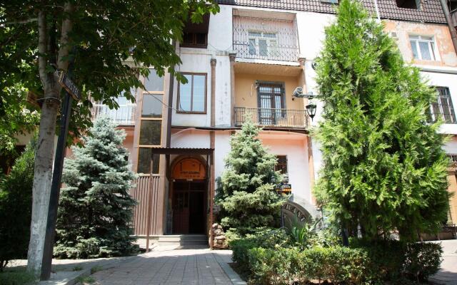 Отель Eder Hostel & Tours Армения, Ереван - отзывы, цены и фото номеров - забронировать отель Eder Hostel & Tours онлайн вид на фасад