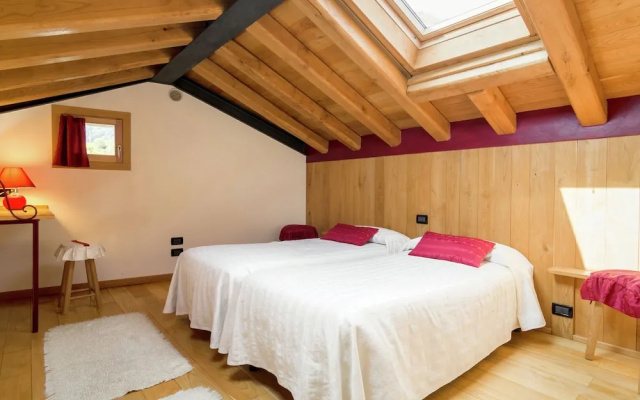 Adorable Apartment in Miane by the Lake