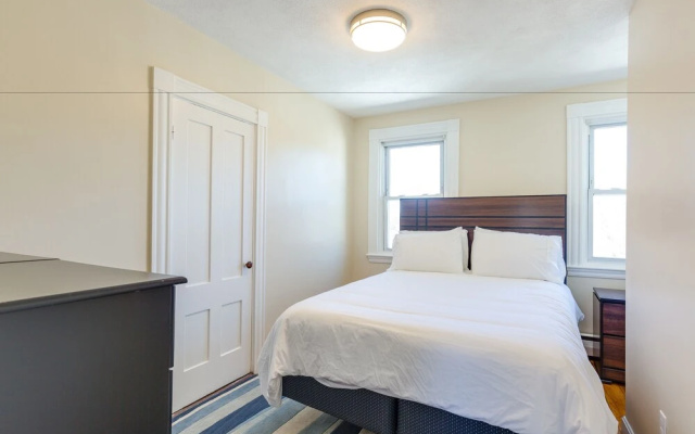 Chestnut Hill Apts by Starlight Suites