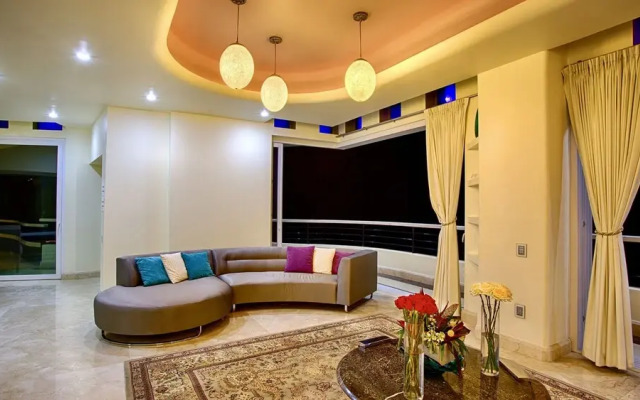 Luxury Suite With Garden and Ocean View