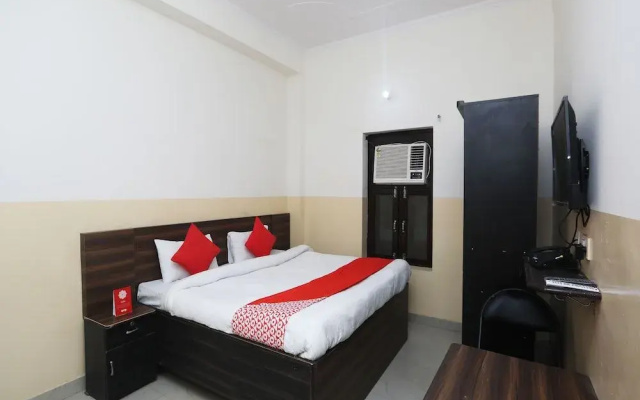OYO 44000 The Nest - Knowledge Park