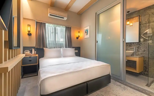 Isola 12 Hotel