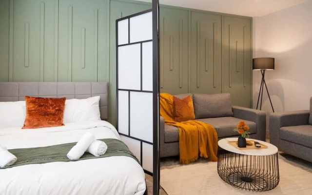 Central Leeds Apartment Near Station - Sleeps 6