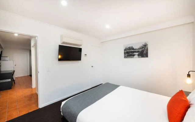 River Motel