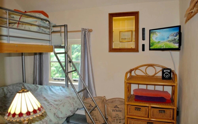 Squirrel Barn. Hi-spec. Hot tub & Wifi. Sleeps 14