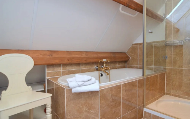 Authentic Mansion in Deil near Lake