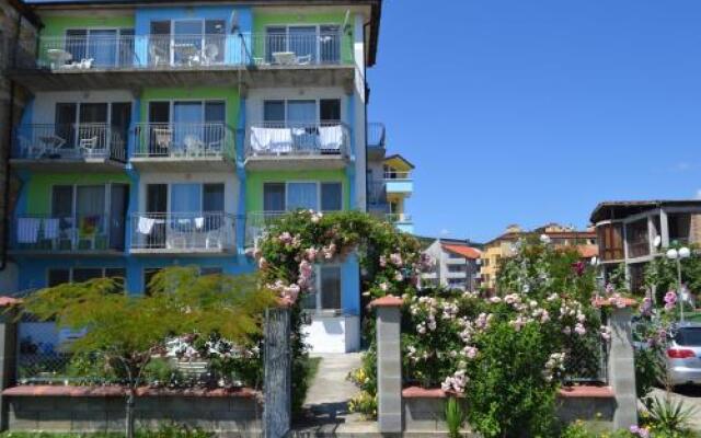 Отель Galina Guest House Болгария, Аврен - отзывы, цены и фото номеров - забронировать отель Galina Guest House онлайн вид на фасад