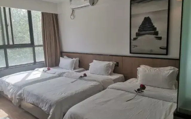 And hotel (Zhengzhou Zhongyuan Fota Century Happy Garden)