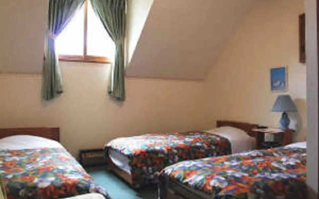 Petit Pension Il Elle