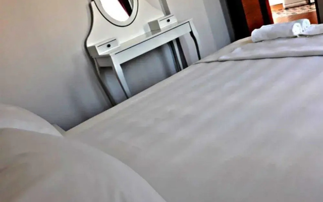 Karyada Hotel