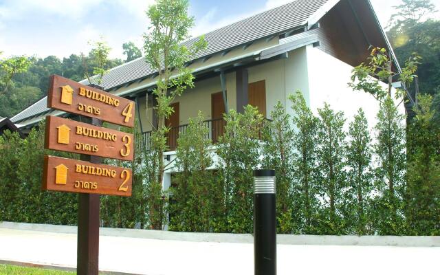 Отель Tinidee Golf Resort at Phuket Пхукет вид на фасад