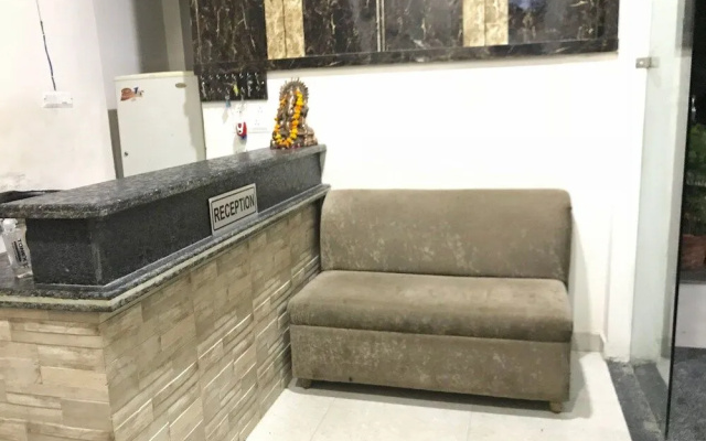 OYO 15771 4 Season Hotel