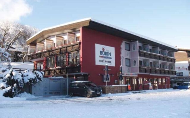Hotel Rubin вид на фасад