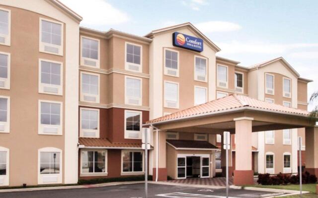 Отель Comfort Inn & Suites Maingate South вид на фасад