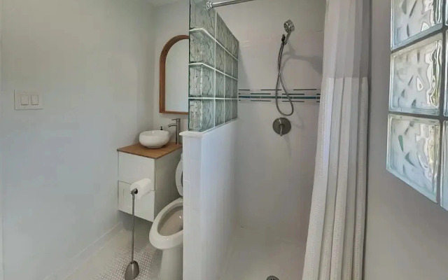 Sealy Street Duo by Ryson Vacation Rentals