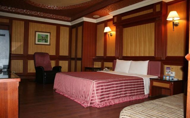 Loveshu Business Motel(長榮興商務汽車旅館（新化館）)