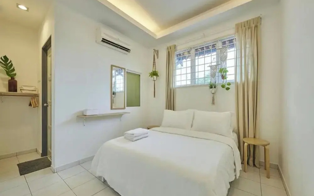 Sleepy Nomad Hostel