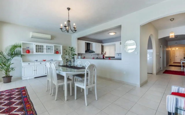 Stunning - Seafront 3-Bedroom 6th Floor + Garage!