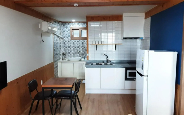 Seogwipo Hayanunduk Pension