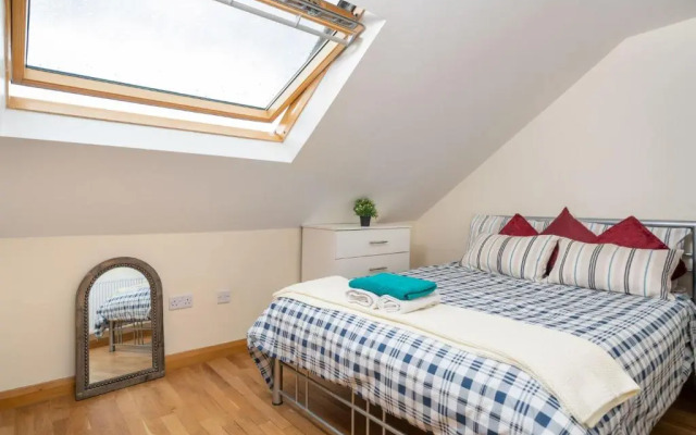 S6 Ensuite Loft Studio Space (Sandycroft Guest House)
