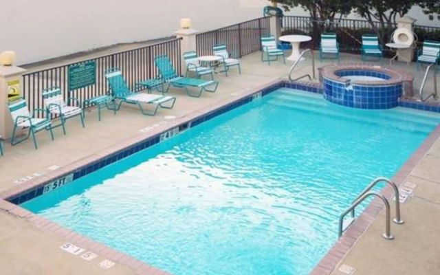 Quality Inn & Suites Clinton - Jackson West