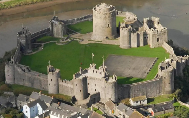 Cromwell Cottage, Pembroke