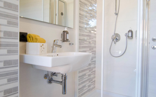Varese Comfort Room