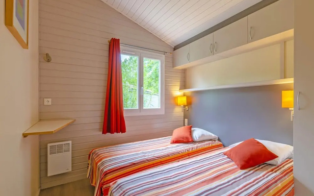 Cosy Cabin by the River for 6 Guests