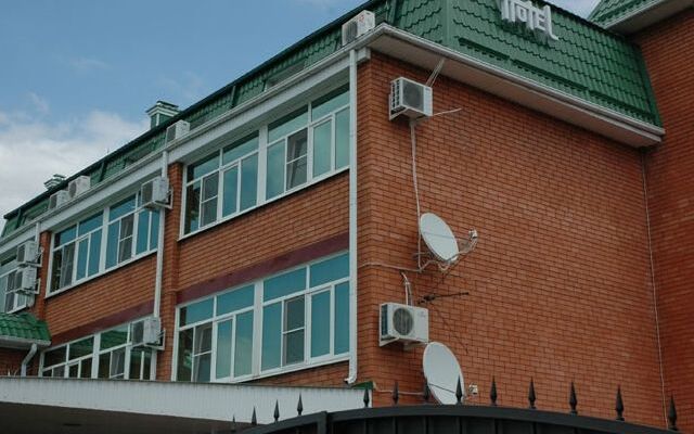 Гостиница ПроСпорт в Майкопе отзывы, цены и фото номеров - забронировать гостиницу ПроСпорт онлайн Майкоп вид на фасад