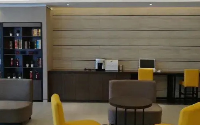 Homeinn Plus Hotel (Qingdao Licang Jiushui East Road Wanda Plaza)