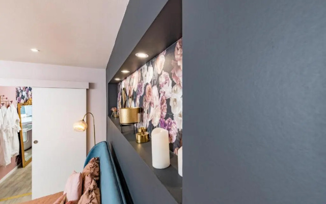 @Romantic Suite & SPA @Jacuzzi @ Parking Gratuit @ (Adults Only)