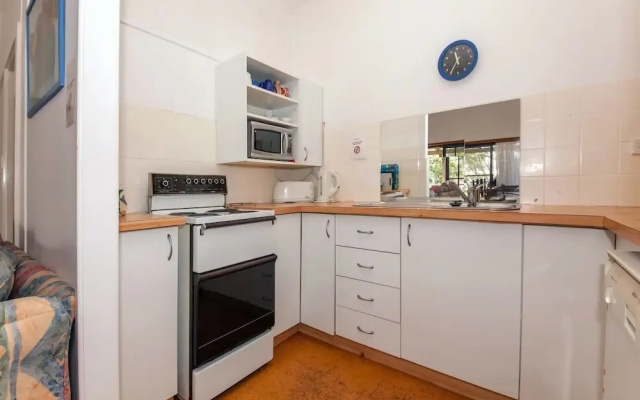 Thurlow Avenue, 48