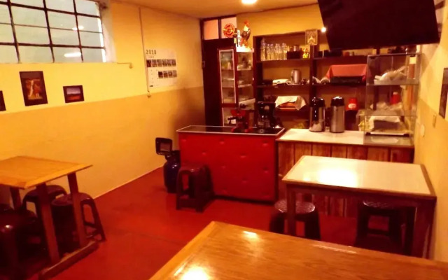 El Manzano Hostel