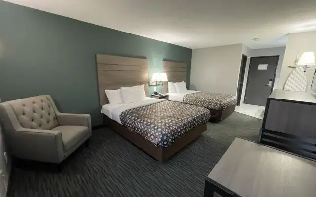 Countryside Inn & Suites