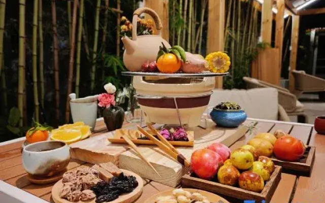 Qihe Holiday Hotel (Shenzhen Yanzi Lake Subway Station)