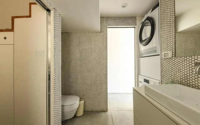 Modern and Bright 3BR apartment with 2 Balconies