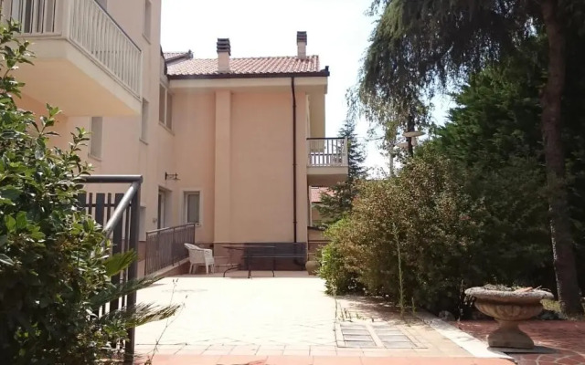 Hotel Holiday House