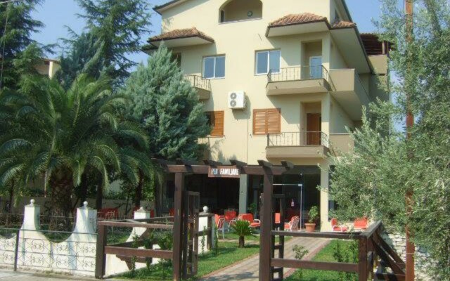 Artur Hotel Берат вид на фасад